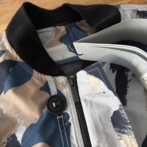 Canada Goose Faber Print Utility Bomber - Size Large - Picture 8 of 15